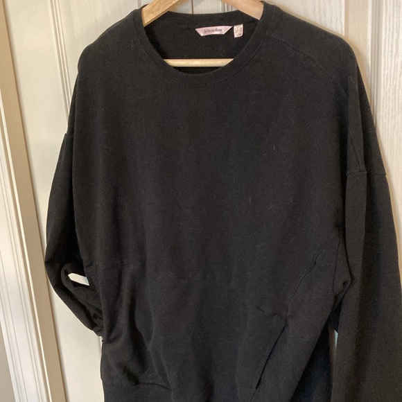 EUC La Vie En Rose black, long sleeve lounge tunic. Size large - Picture 3 of 5